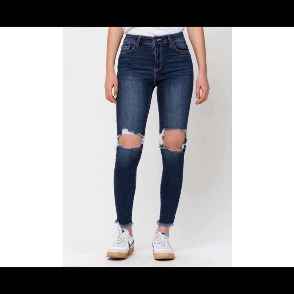 CELLO DISTRESSED KNEE CROP SKINNY